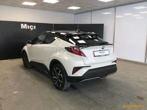 Toyota C-HR 1.8 Hybrid Passion Image 4